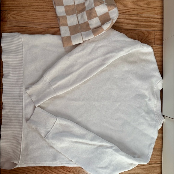 Checkered Beanie and White Sweater Set - Picture 9 of 10